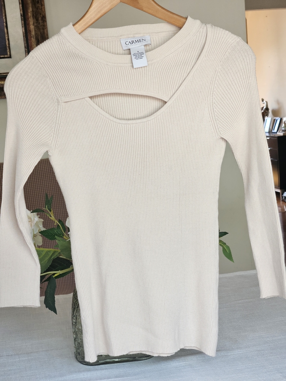 Carmen Marc Valvo Cream Ribbed Long-Sleeve Cutout Top